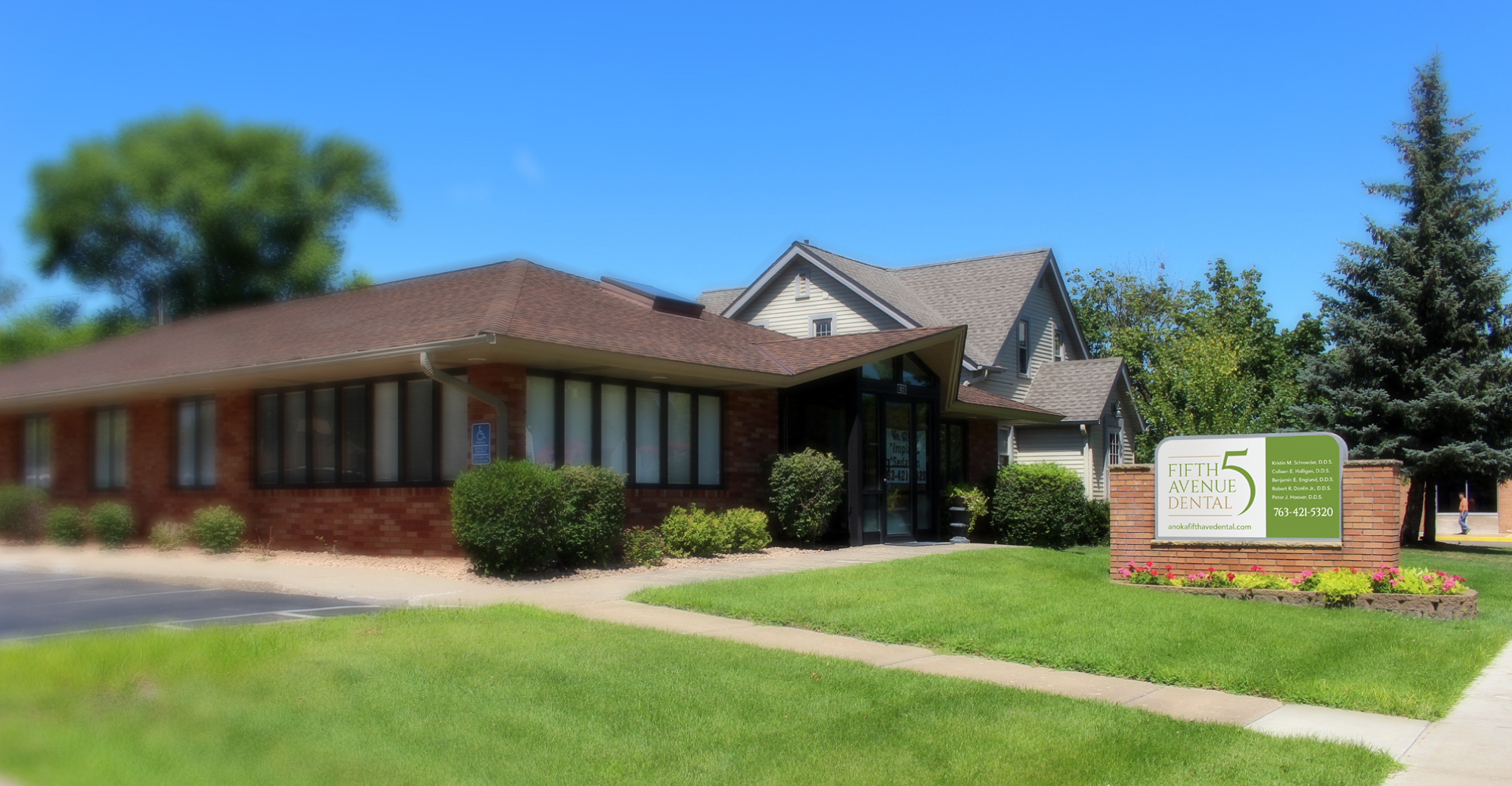FifthAvenueDentalAnokaDentistMinnesotaSedationDentistry_Exterior